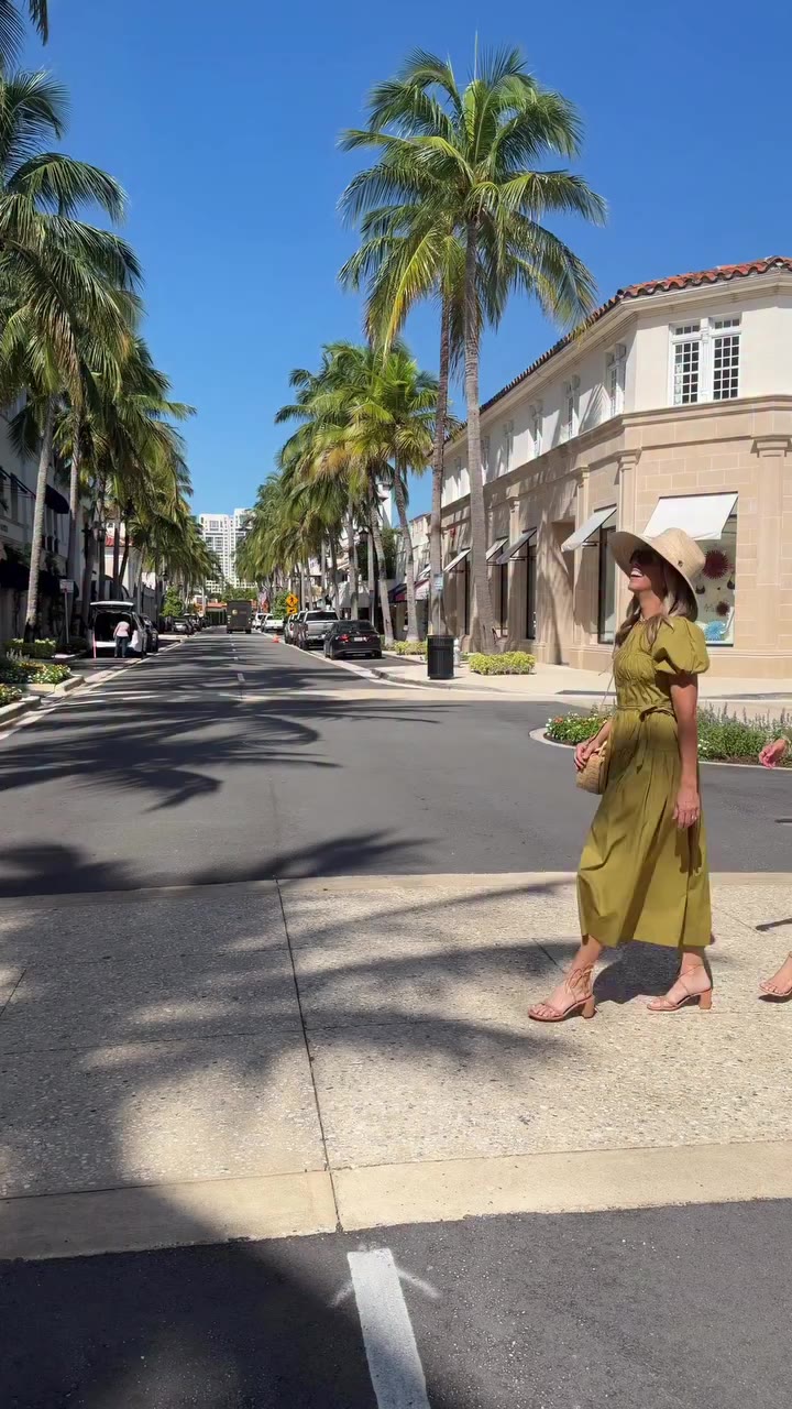 When our @tuckernuck outfits blend in with Palm Beach’s green palms and pink…