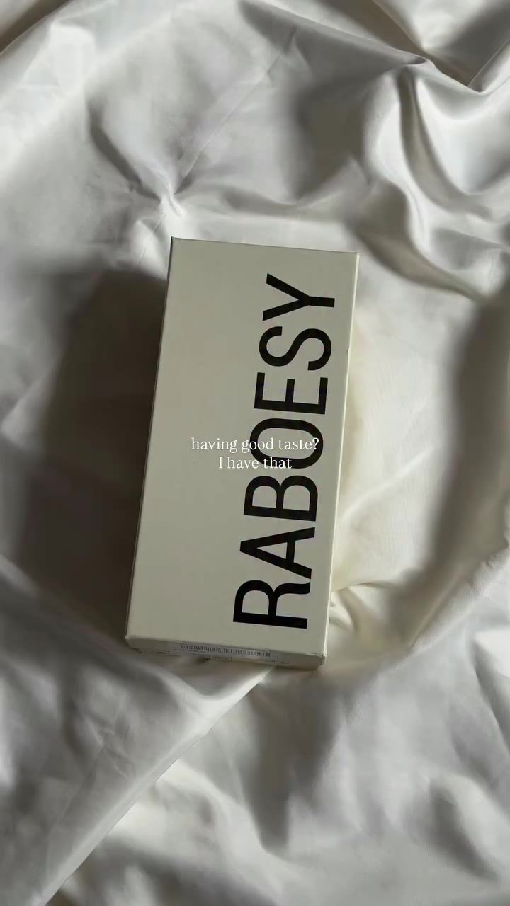 Unboxing my new Tabi ballerinas from @raboesyofficial 🤍 obsessed with this…