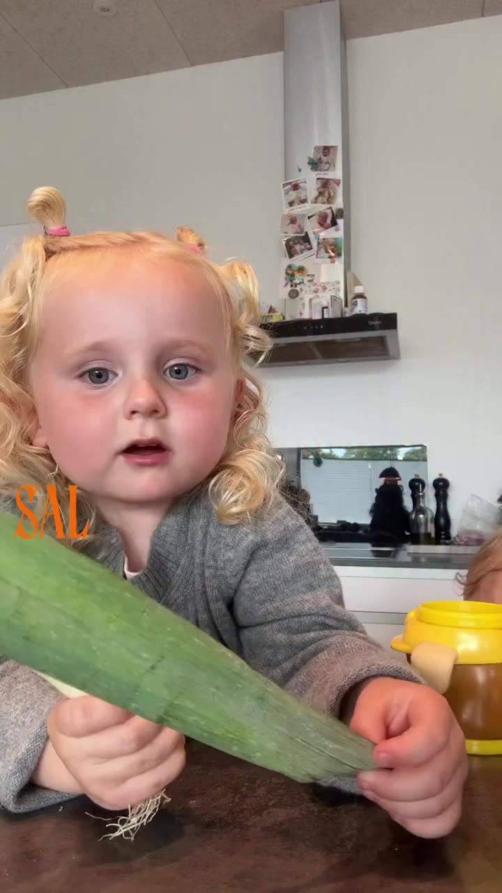 Come join Sally’s cheerful kitchen 🧑🏼‍🍳 Today’s menu: potato & leek soup 🥣