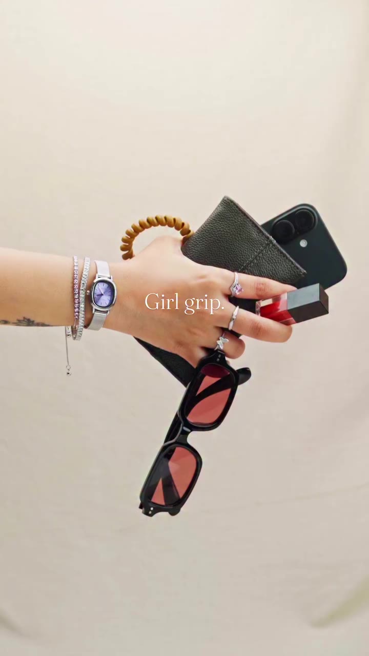 Balancing all the essentials is what we call “Girl grip” 💄💍📱 Comment below…