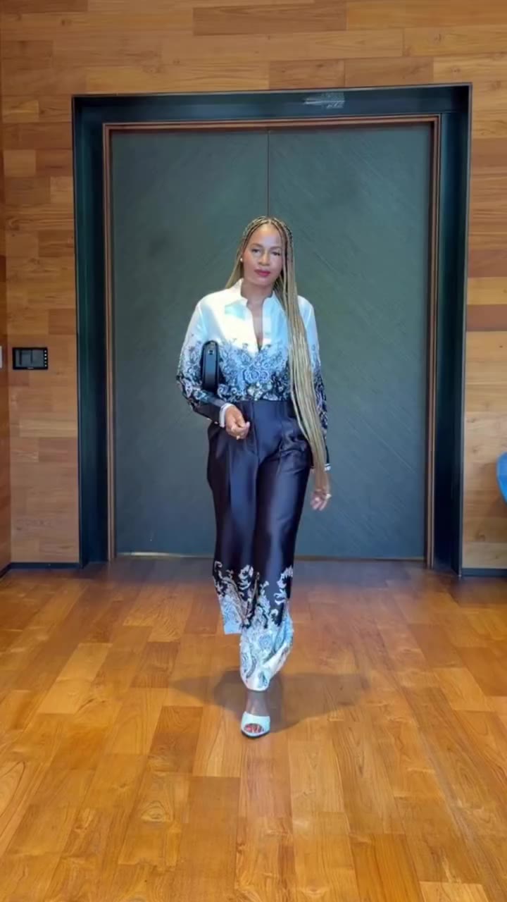Now THIS is how you do Fashion Week, darling. @talbotsofficial made their…