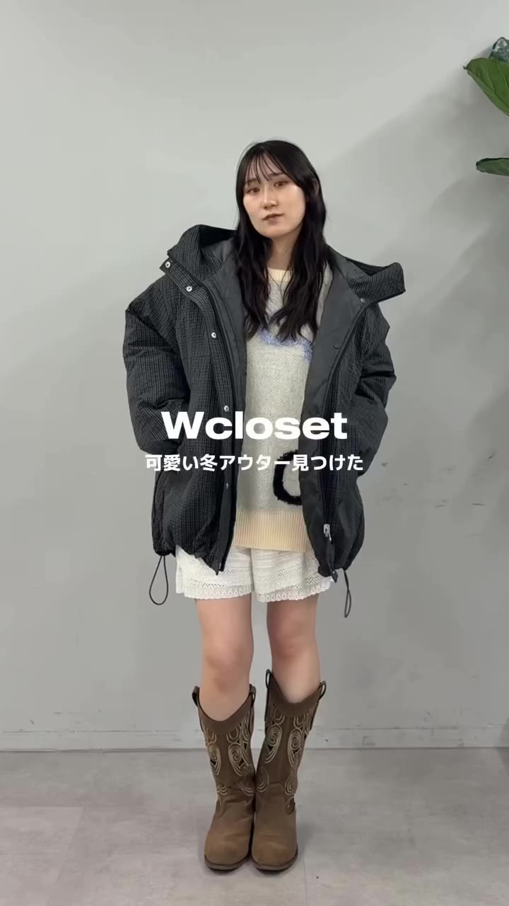 ダブクロの可愛い冬アウター🖤 ⁡ ニットとかスウェットとか増える冬はこのくらいゆったりがやっぱり着やすい✨ ⁡…