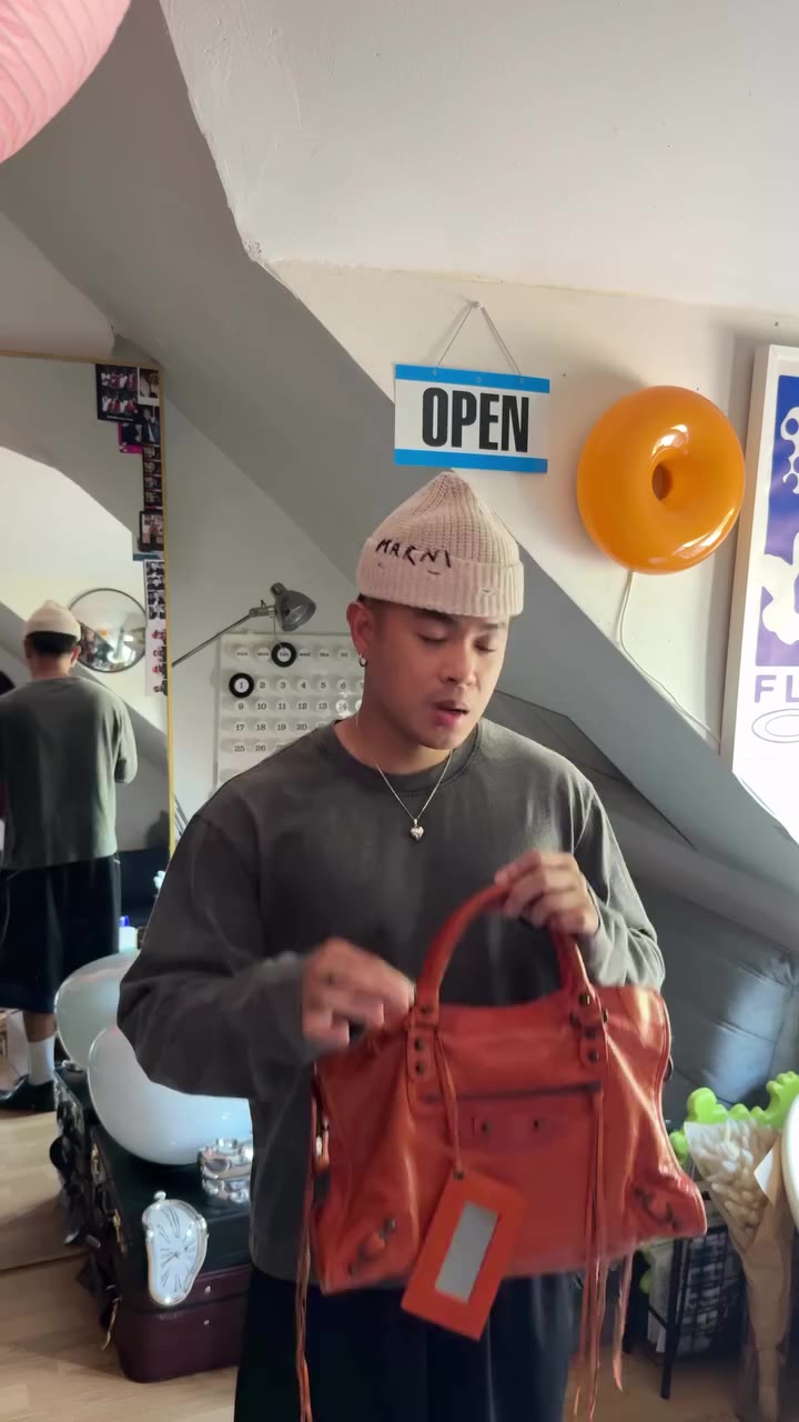 If you wanna buy a vintage balenciaga city bag, Watch this! #balenciagacitybag…