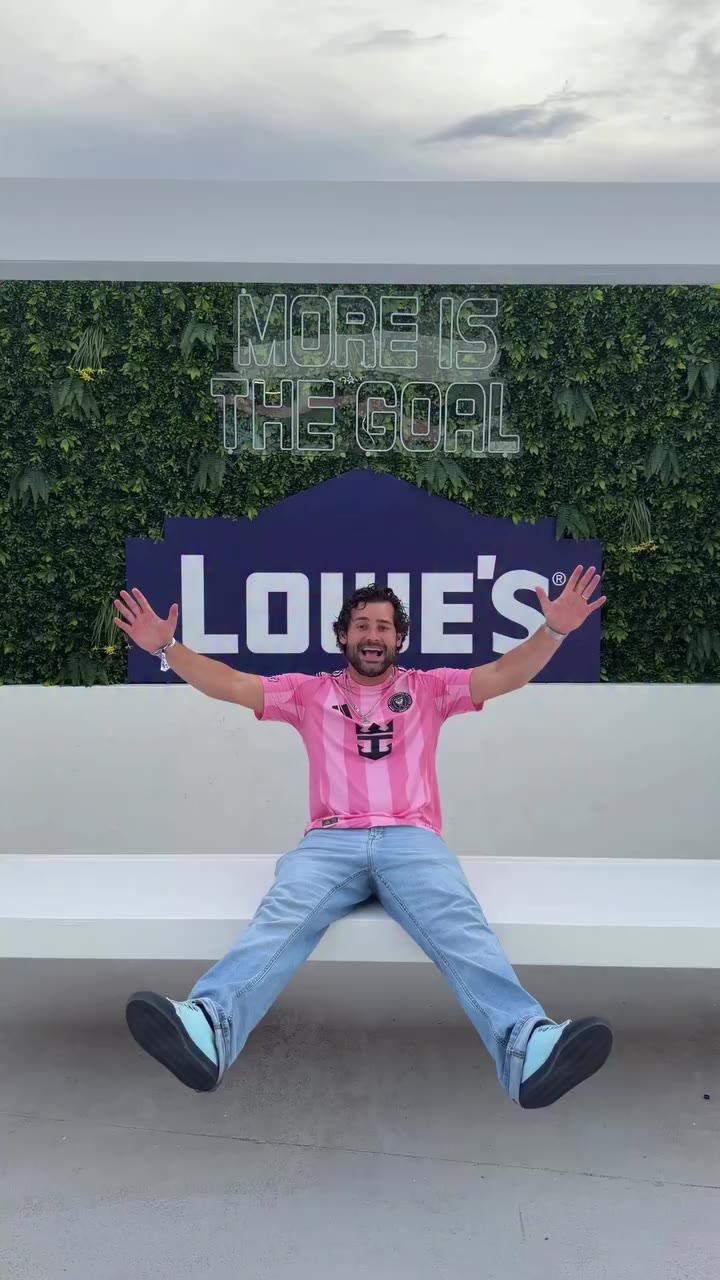 Que noche con @loweshomeimprovement en el partido de @intermiamicf ⚽️ Primero…