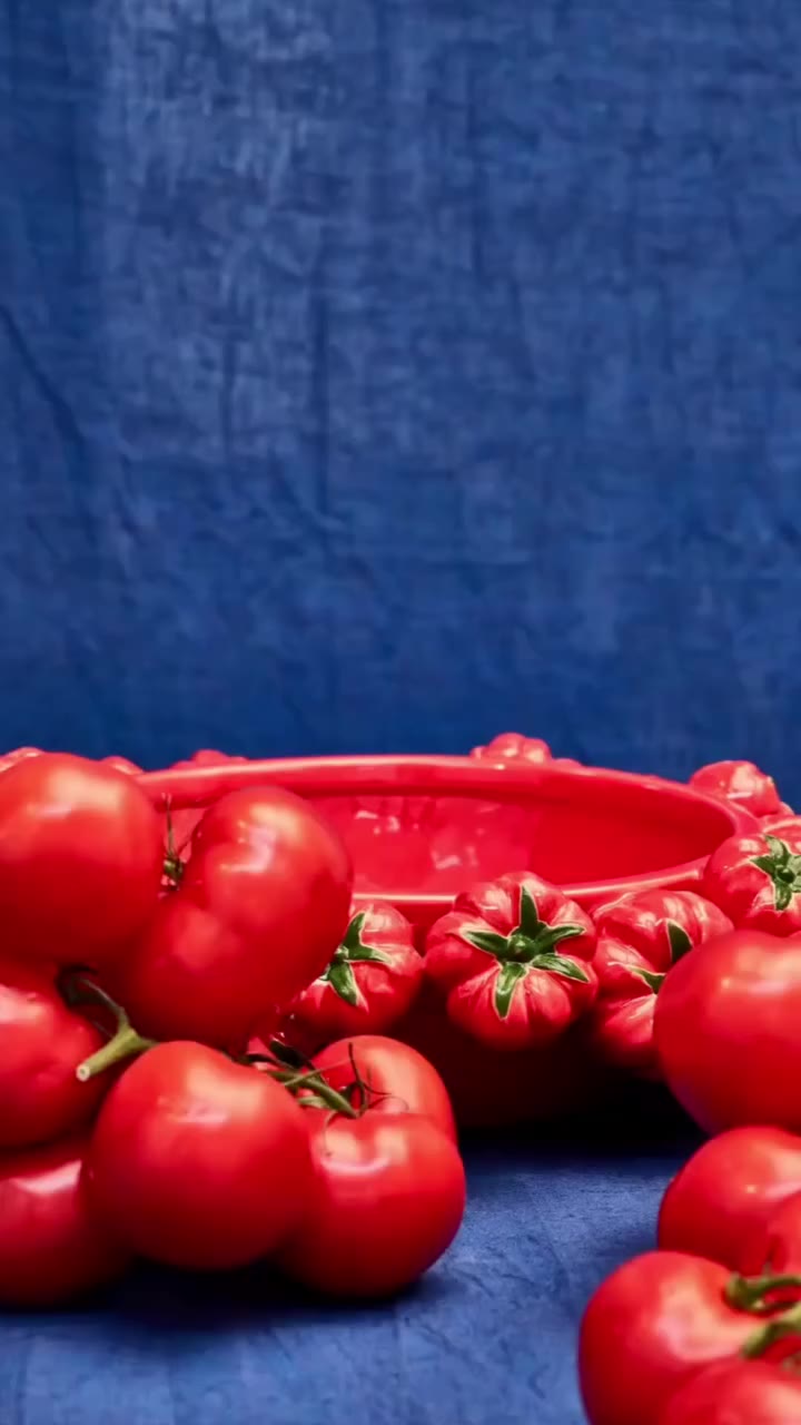 A strong case for fruit on display. 🍅