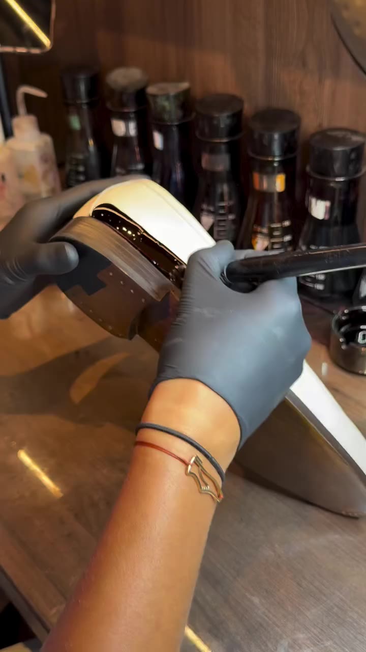 Patine prune, effet contrasté, sur le Nicodème - l’art du détail 🖌️👞
