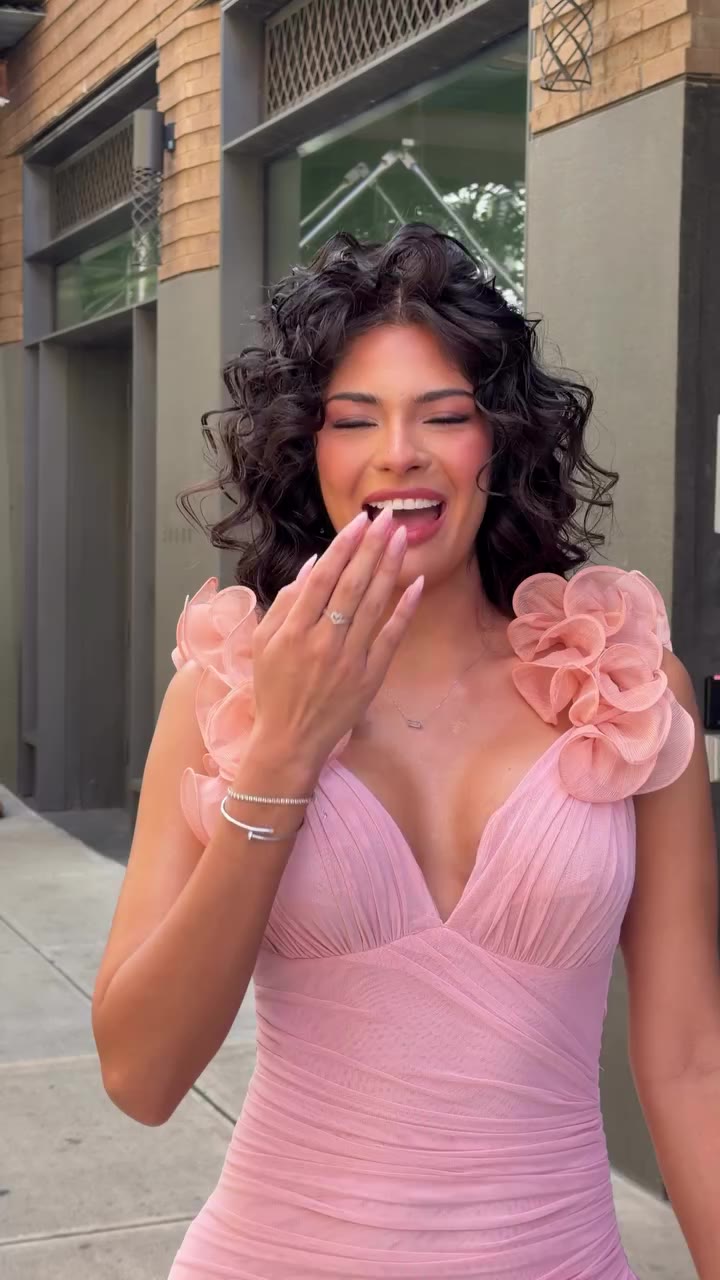 SWEET BLOOM WITH @patbo X @sheynnispalacios_of DRESS @patbo MAKE UP: @tobaarte…