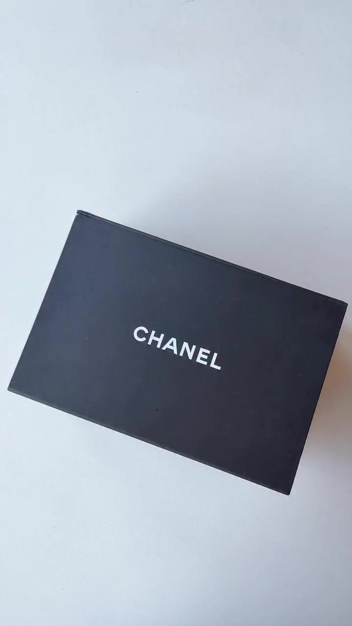 The color makes the statement ✨ w w w. L V L E N K A. c o m #lvlenka #chanel…