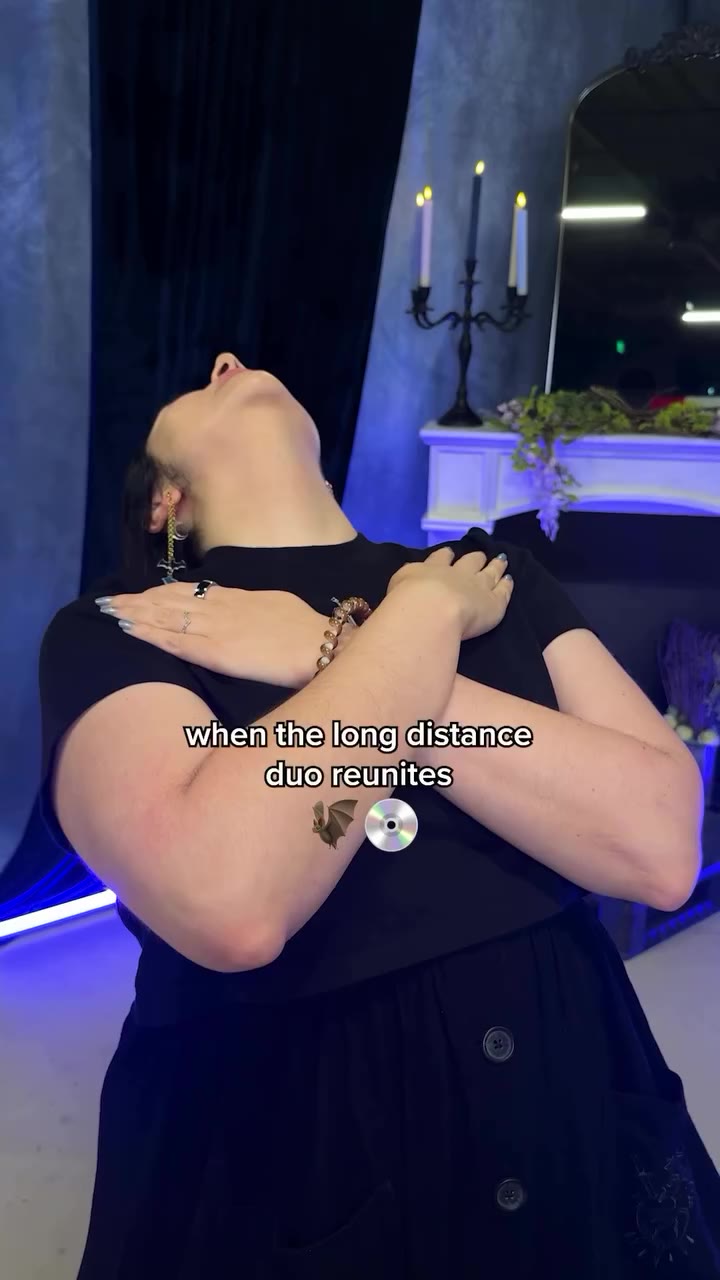 name a more chaotic duo @simplynailogical 🦇💿 #holotaco #holotacoxsafiya…