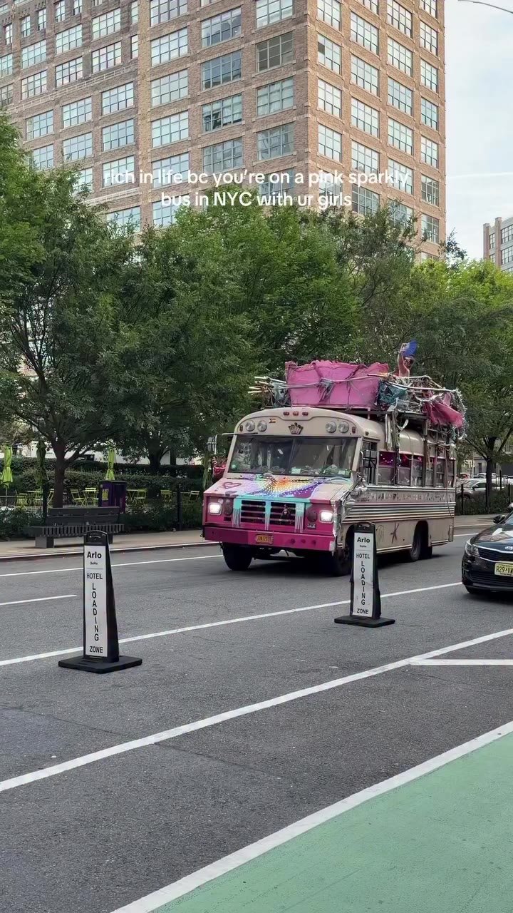 we may never reach this level of happiness again 🥲🎀💗✨ @glindathegoodbus…