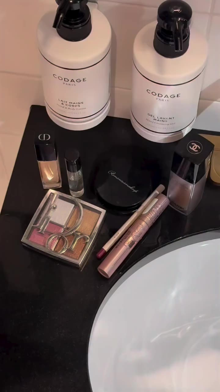 Мои любимые продукты @chanelofficial @dior @shikstudio_kz @maybelline…