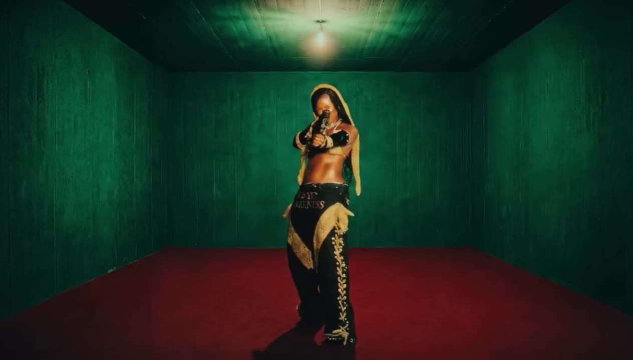 @lmkshot in Jamais Nue for Golden Boy ft. @badgalbambyyy 💅