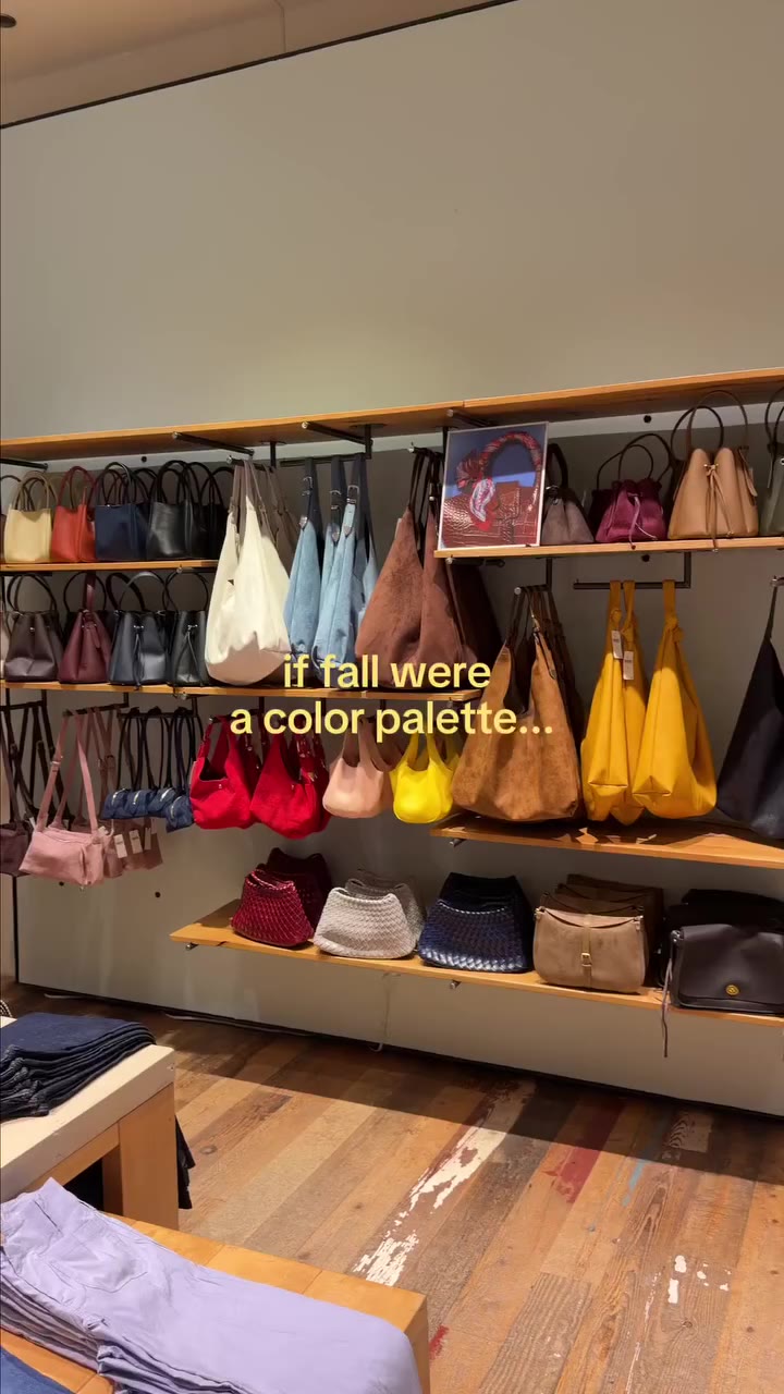 The colors of Fall are always in our moodboard. Explore these bags in stores…