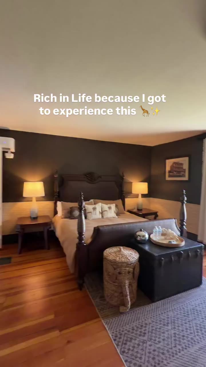 Staying at the @wildemanor_tarover luxury safari lodge is a dream! 🦒🥺