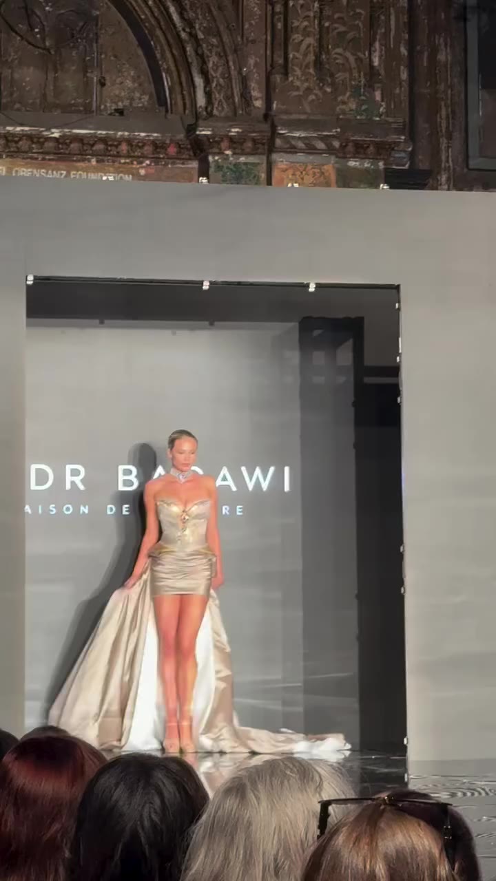 From haute couture drama to life! Perfect for a celebrity style high-end…