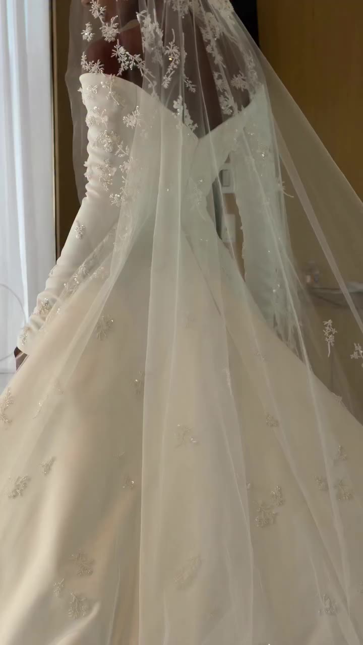 Timeless, classic and elegant! OBSESSED with this gorgeous wedding dress!!…
