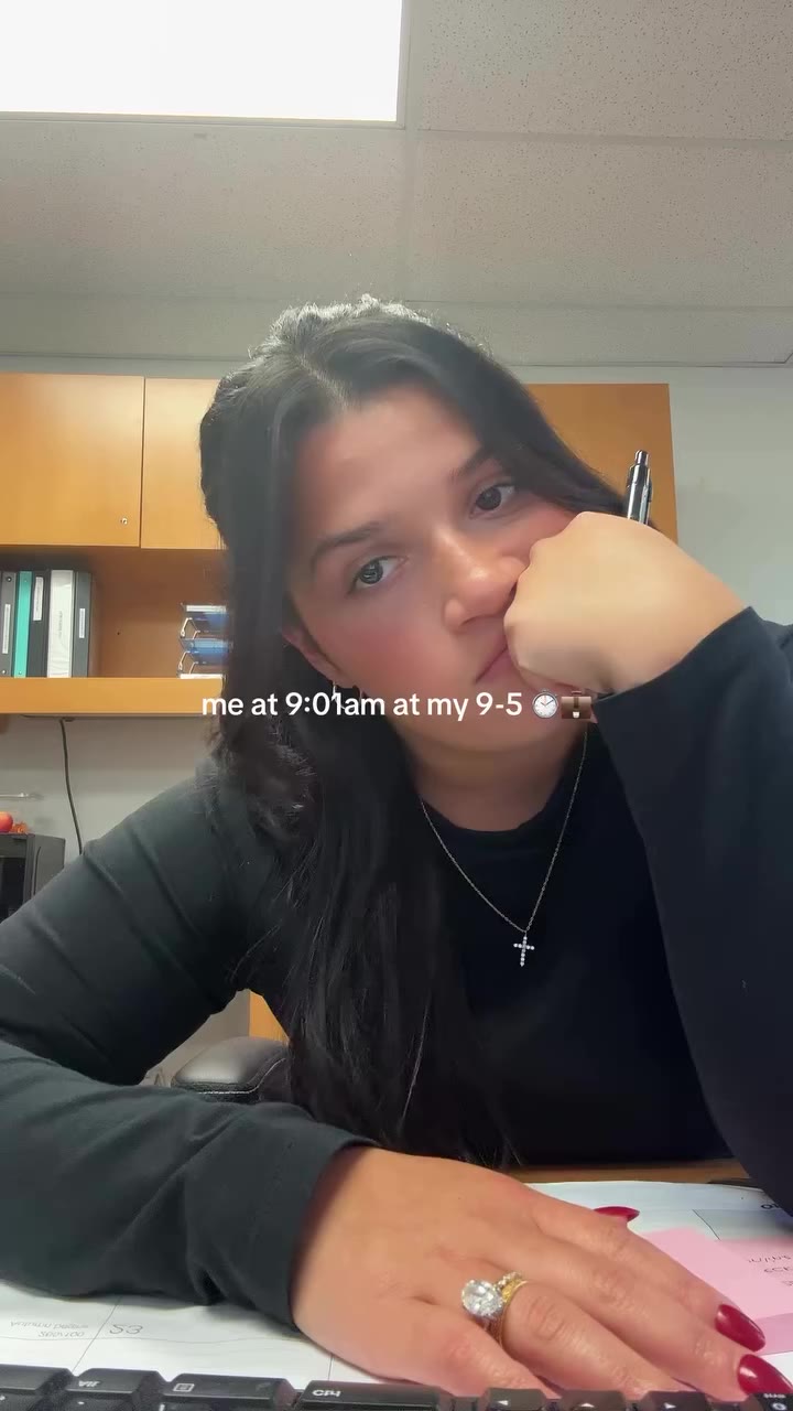 The way I want to clock out the second I clock in 🤣🤣 #clockout #officelife…