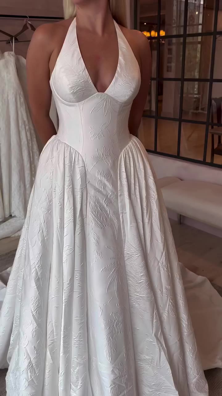 Blossom Code instore at @aliceinivorybridal From sculptural silhouettes to…