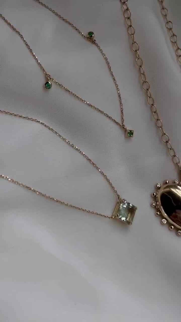 Autumn Luxe: Green & Gold 💚🌟 A timeless pairing inspired by nature’s richest…