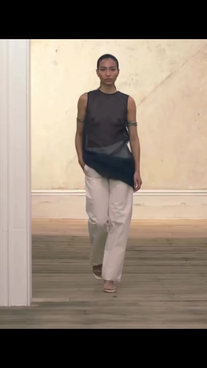 @nicoletequintanar desfilando para @eckhaus_latta #NYFW SS2027