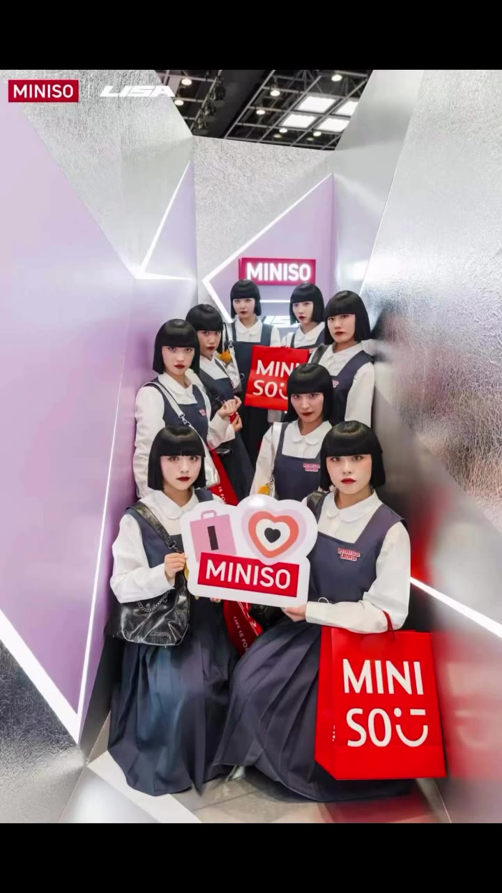 HER WORLD, IN MOTION. 💗 LISA × MINISOの世界に、 新しいリズムが生まれた瞬間。 東京・表参道を舞台に、…