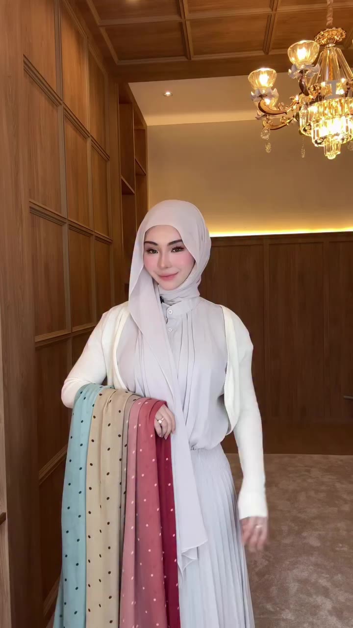 Girls ada yang baaaruuu. This time two shades in one hijab. Korang paling suka…