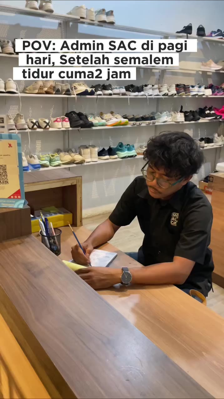 Plenger dikit, untung ga yang aneh-aneh 😫 🌐 www.shoesandcare.com