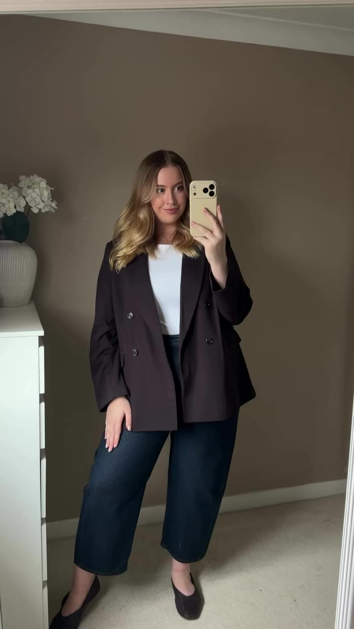 Who else has tried Barrel Jeans?!🤎 I’m not one for trends but I love the fit…