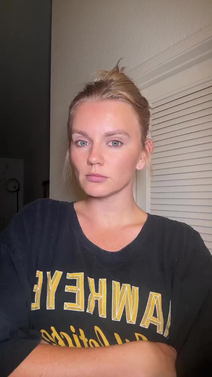 little moment for the glam ✨ Makeup by @shesabean #transitionvideo #glam #makeup