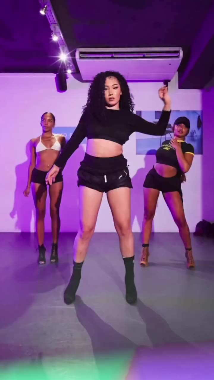 Collab : @qnjce X @julee_aaah 😮‍💨😮‍💨 Vidéo : @gramos_prod #explorer…