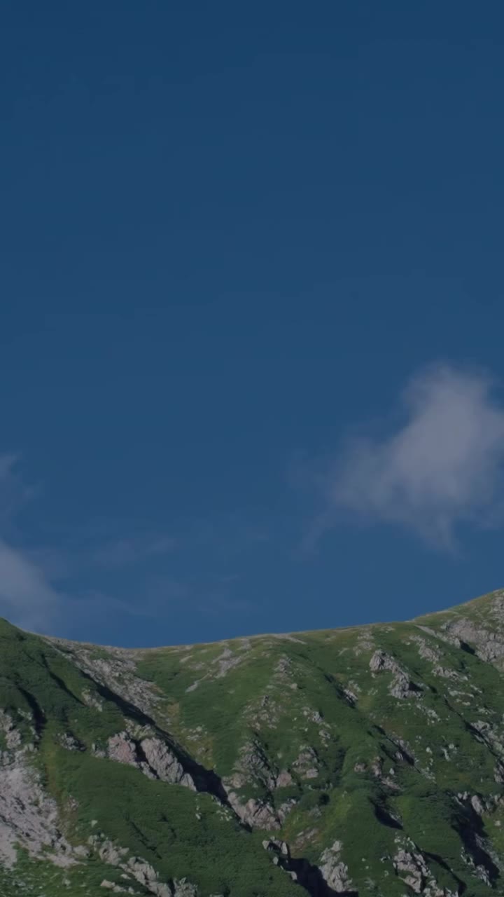 RIDGE IN USE Vol.1 RIDGE MOUNTAIN GEARのウェアやギアを、実際の山での使用シーンを通して紹介するムービーシリーズです。…