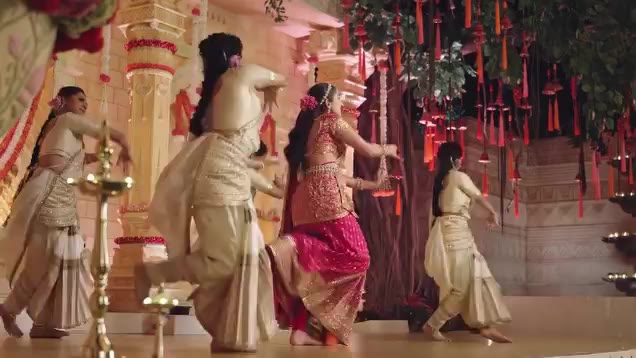 Radhika Ambani’s graceful dance in the divine presence of Lord Ganesha is…