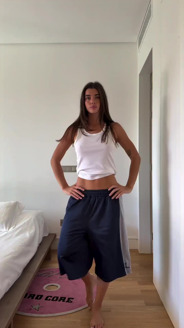 outfit sin contexto para cualquier contexto >ᴗ< pants @humana_secondhand_es…