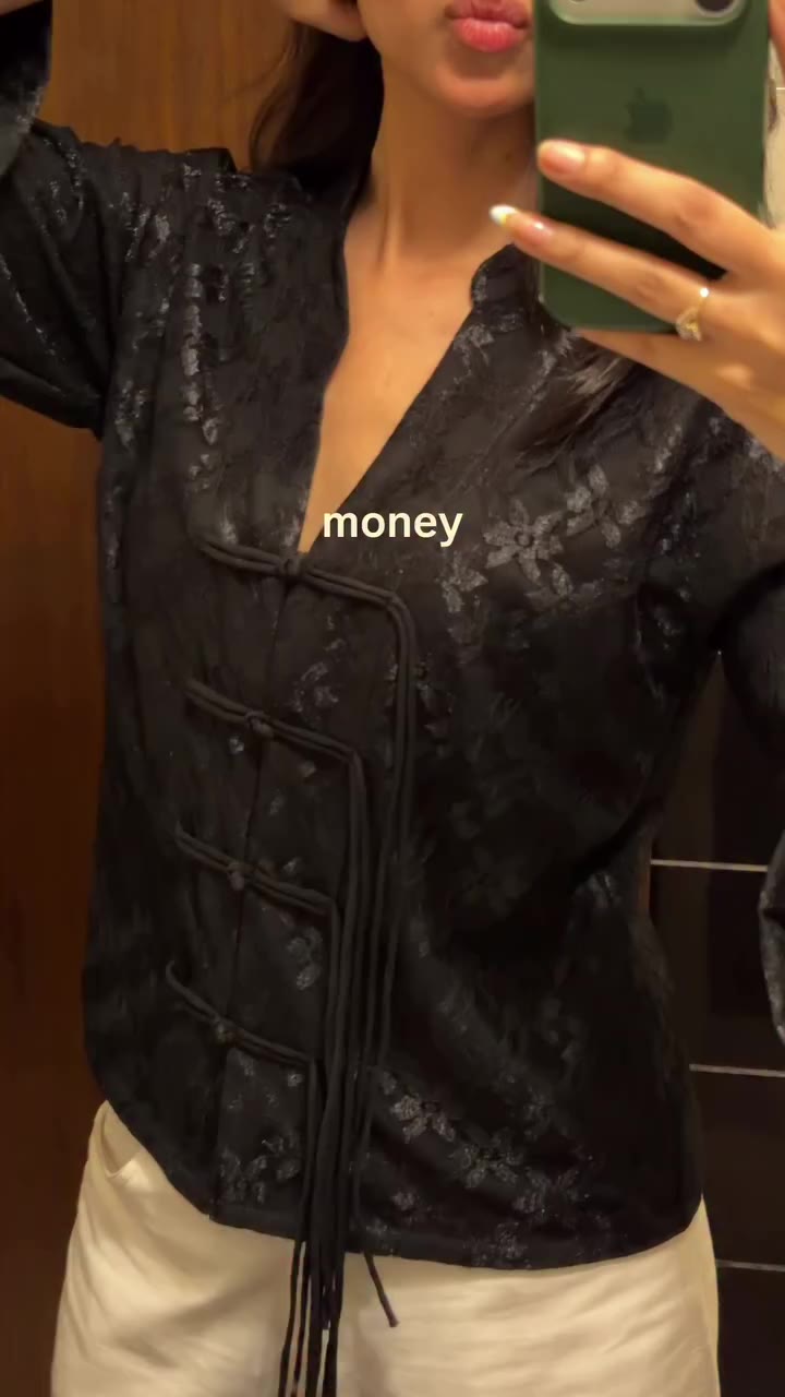 proof that a black top doesn’t have to be boring 🧸 textured lace, oversized…
