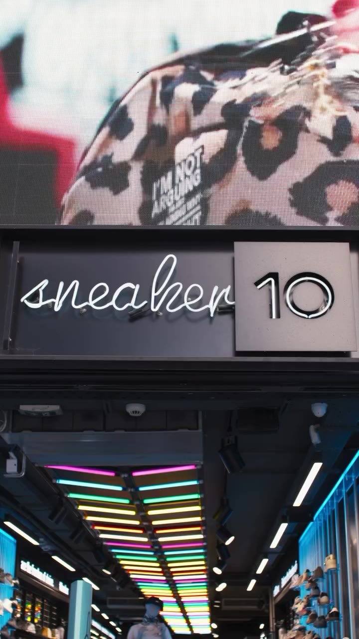 Things got personal in Athens. The Vans x Sneaker10 customization experience…