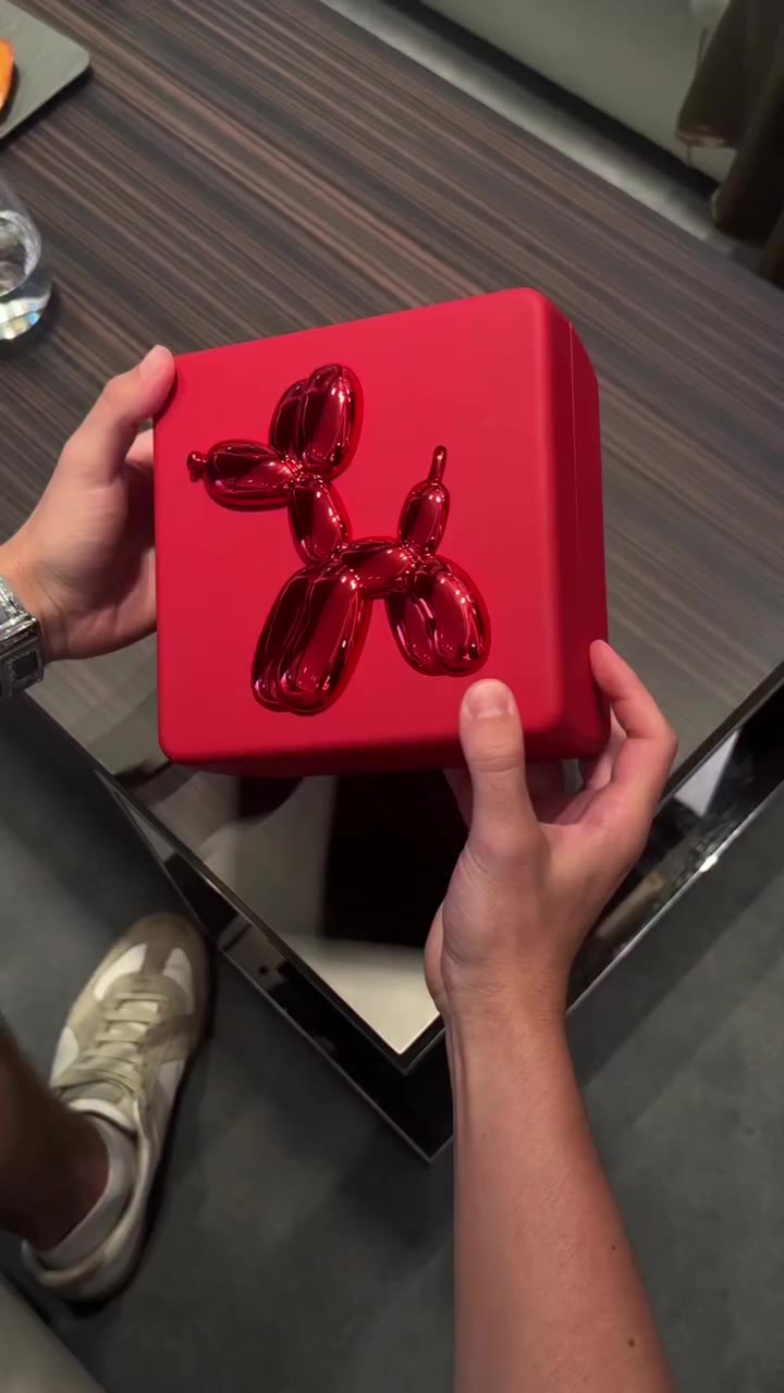 Unboxing the new Hublot x Jeff Koons Classic Fusion Balloon Dog. Everything…