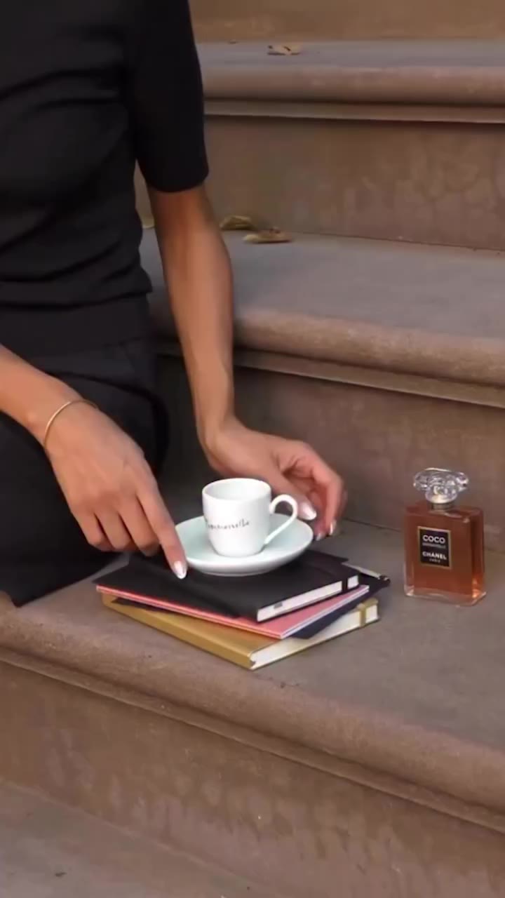 Morning pages with @veneti.a and the new COCO MADEMOISELLE CRUSH ABSOLU Eau de…