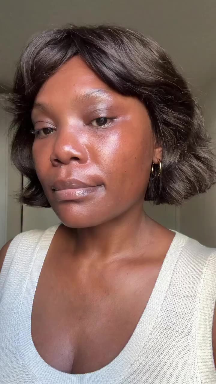Pendant longtemps, j’ai considéré le contour de mes yeux comme un problème à…
