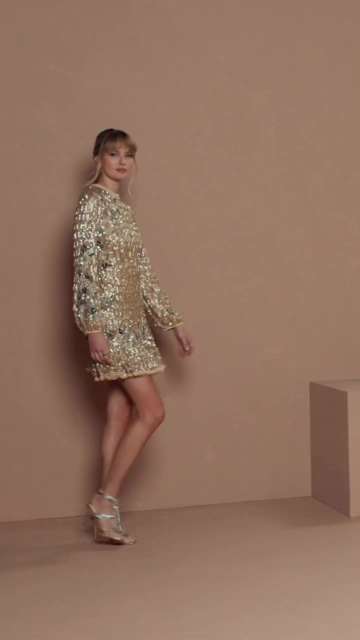 A mini designed to captivate. The Mac Duggal Collection. #MacDuggal