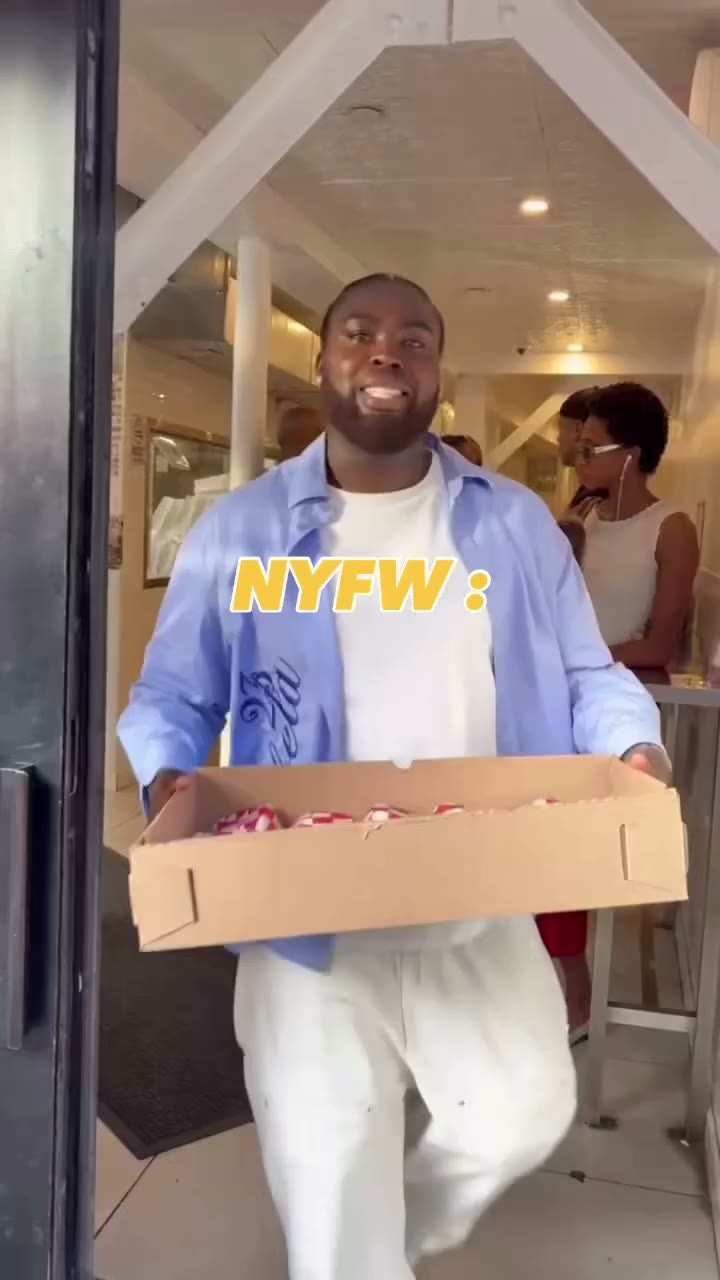 NYFW26 : @abela023 x @7thstreetburgernyc Powered by : @nonoise.co