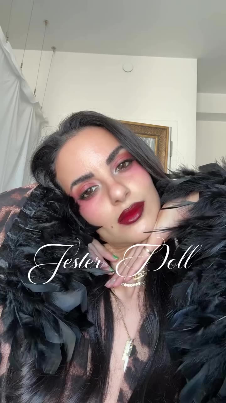 Jester Doll red look for @selkie 🤡🏴‍☠️ @urbandecaycosmetics eyeshadow primer…