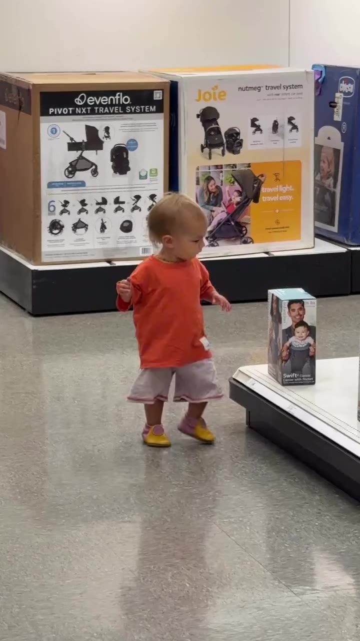 Back to kid content! Cleo rocking her mamas collab 🧡