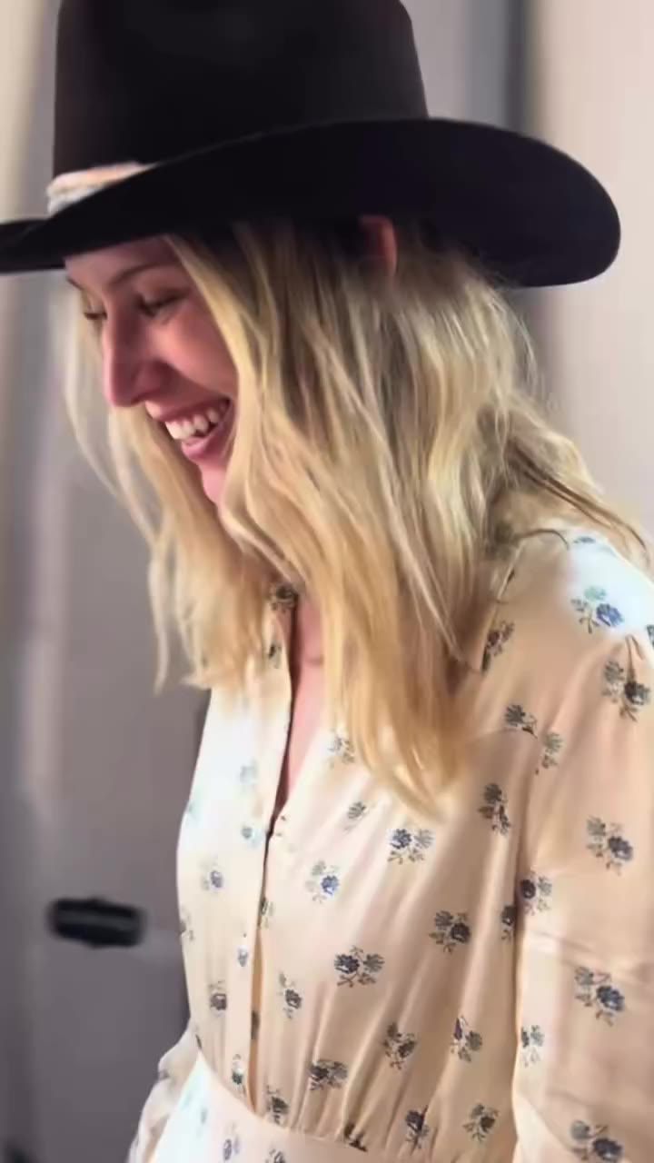 She’s a little bit country, a little bit NorCal. @hannavenne in our Dahlia…