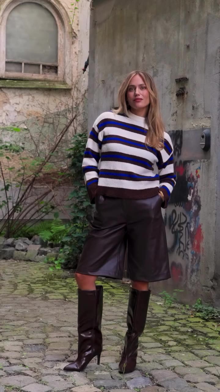Stripes meet faux leather 🤎The chic transitional combo your autumn wardrobe…