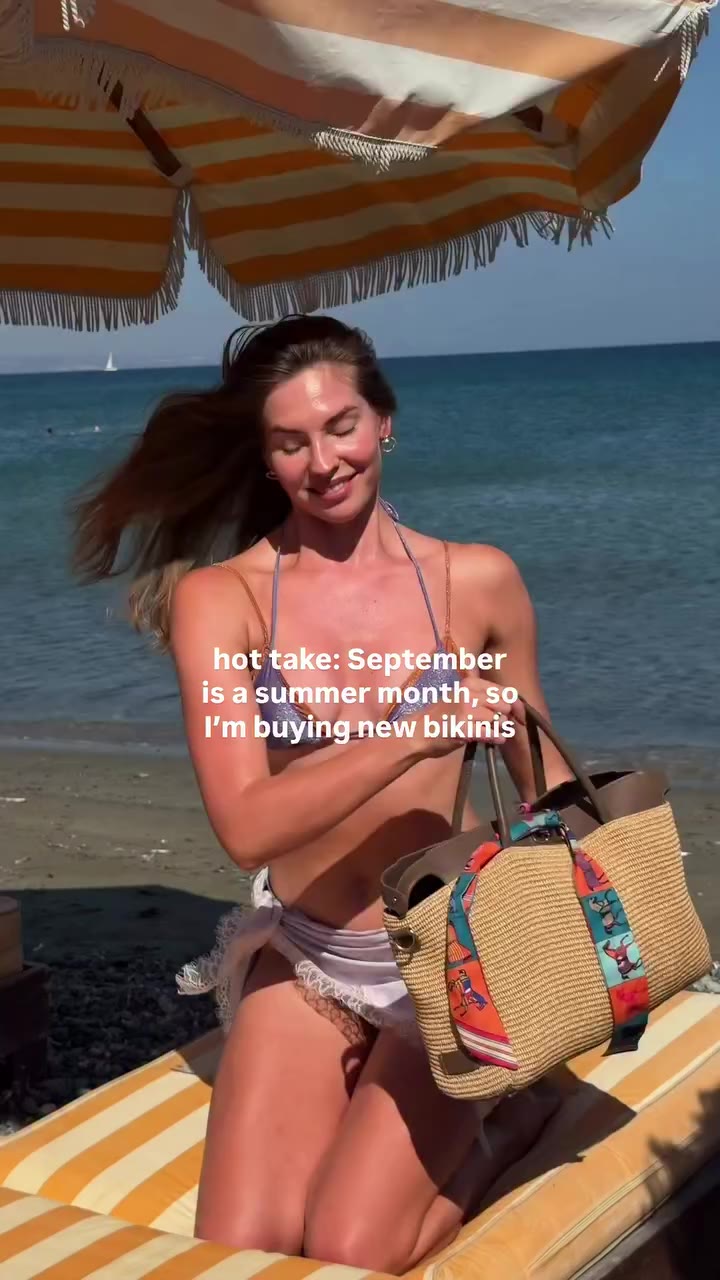 pls stop talking about fall… swimwear @suuksess_swim 🌊