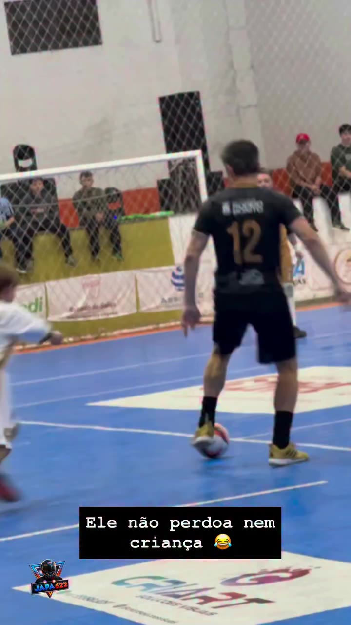 Desceu pro play, tem que aprender 😂😂 Mas o @daaviiiluccaa joga muito! 🎥…