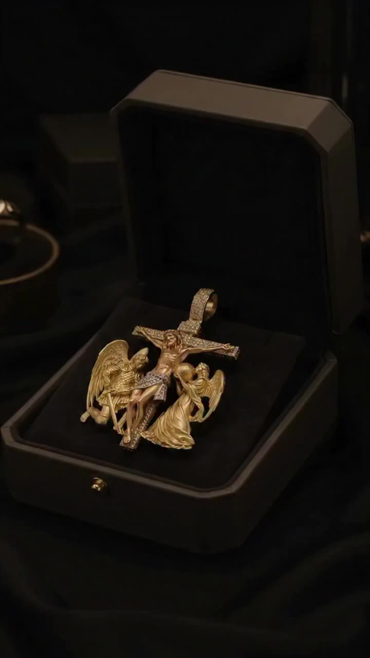 EJÉRCITO DE DIOS ya está en Venezuela. 🇻🇪 Una obra de alta joyería que…