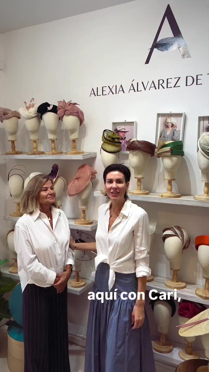 Hoy hemos tenido el placer de asesorar a la gran @cariilapique para un tocado…