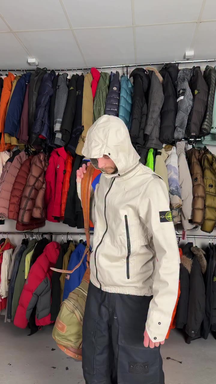 Stone Island x Nike Raso R 3L Golf Jacket Featuring a Stone Island golf bag…