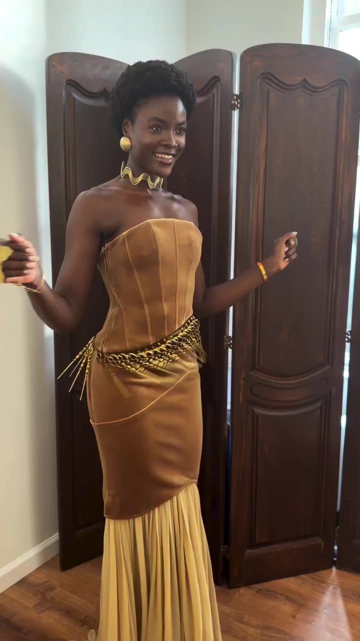 Fitting with the beautiful @sonia_barbie_tucker for our SS27 show 🖤